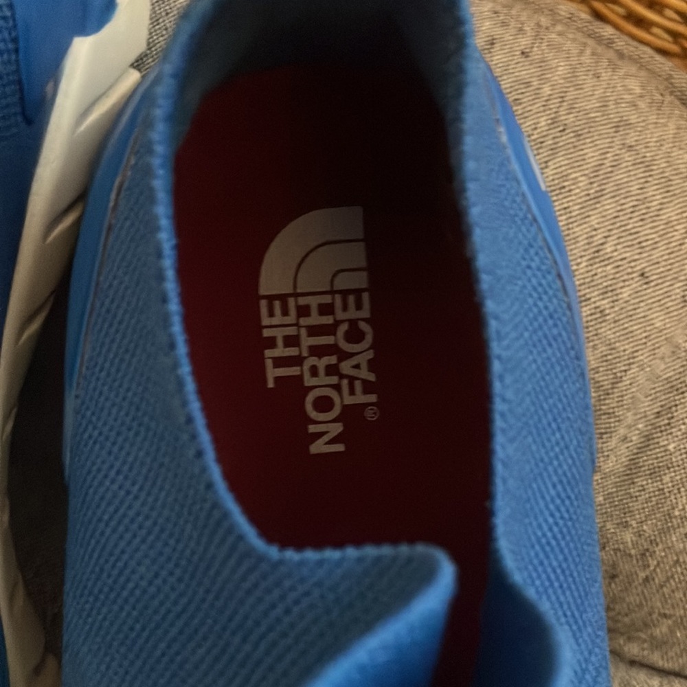 The North Face sneakers 8.5 - Picture 7 of 12